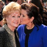 Debbie Reynolds och Carrie Fisher år 2011.