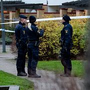Polis och avspärrningar på Kroksbäck i Malmö.