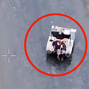 Bilder från den drönarvideo som visar räddningen.