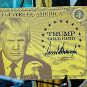 En bild på Trumps guldkort vid en pressträff i september tidigare i år.