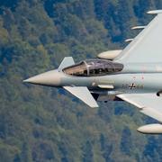 En Eurofighter Typhoon i det tyska flygvapnets tjänst under en uppvisning tidigare i år. Samma modell sätts nu in i Polen av Storbritannien. 
