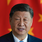 Kinas president Xi Jinping och en militärparad. Arkivbild.