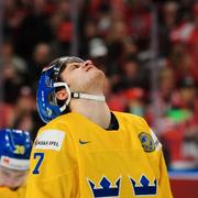 Sveriges Timothy Liljegren och Isac Lundeströ m deppar efter att ha f örlorat finalen den 5 januari 2018.