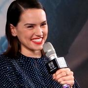 Daisy Ridley, som spelar karaktären Rey, inför premiären i Kina