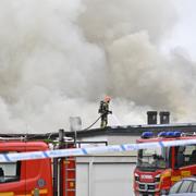 Räddningstjänst på plats efter explosionen. 