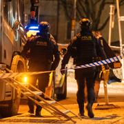 Polisens bombtekniker på plats efter larm om en explosion vid ett torg i Nacka vid den 2 februari.