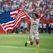 Becky Saurbrunn och Meghan Klingenberg 2015.