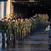 Svenska Nato-soldater anländer till Riga.