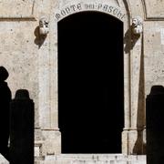 Huvudentrén till Monte dei Paschi i Siena, Italien.