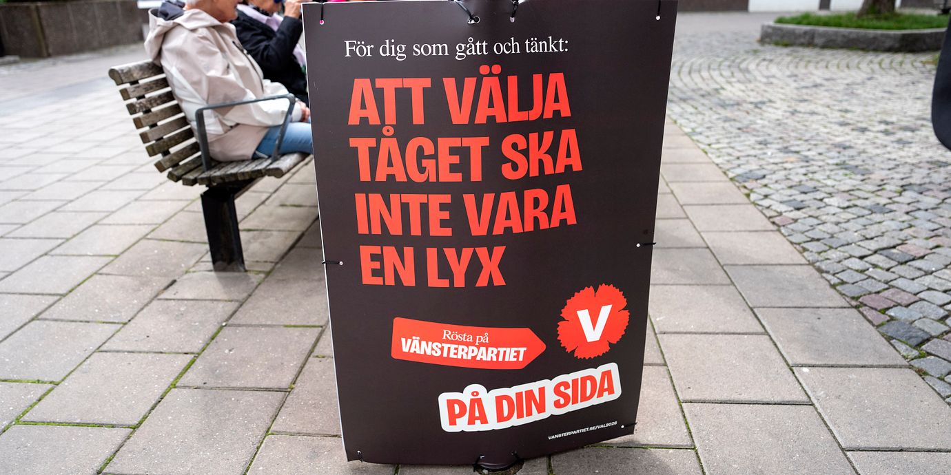 En valaffisch för vänsterpartiet på Husby torg.
Vänsterpartiet i Järva gick fram stort i valet 2026. Illustrationsbild.