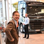 Statsminister Ulf Kristersson (M) under besök vid Volvo Lastvagnar Tuve i Göteborg 2023.