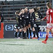 Rosengårdspelarna firar