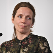 Sara Byfors och vaccinspruta. 