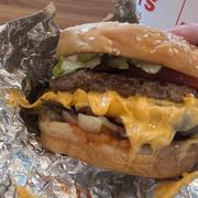 Hamburgare på Five Guys.