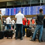 Köer till incheckningen på Arlanda.