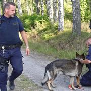 Polis letar efter fången utanför Laxå.