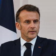 Macron/Gazabor.