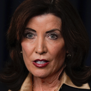 New Yorks guvernör Kathy Hochul varnar för risken för drönarattacker vid fotbolls-VM nästa år. 