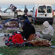 Människor som har fördrivits från sina hem sover på marken i utkanten av Beirut.