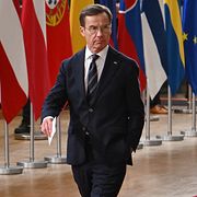 Statsminister Ulf Kristersson (M) anländer till EU-toppmötet i Bryssel.