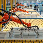 Tyska robotföretaget Kuka köptes 2016 av kinesiska Midea. Affären beskrivs i dag som ett exempel på hur Europa tappat mark till Kina inom robotteknik.