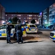 Polis på plats vid Stenkulaskolan.