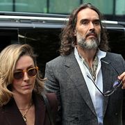 Russell Brand utanför domstolen i London i veckan.