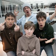 Humorgruppen ”I just want to be cool” Emil Ejdemo Beer, Joel Adolphson och Viktor Beer tillsammans med unge skådespelaren Billie Colliander. 