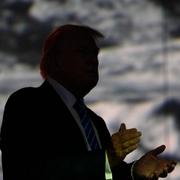 Trump i kulisserna på ett bitcoinevent 2024. 