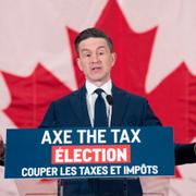 Pierre Poilievre vid en presskonferens i januari.