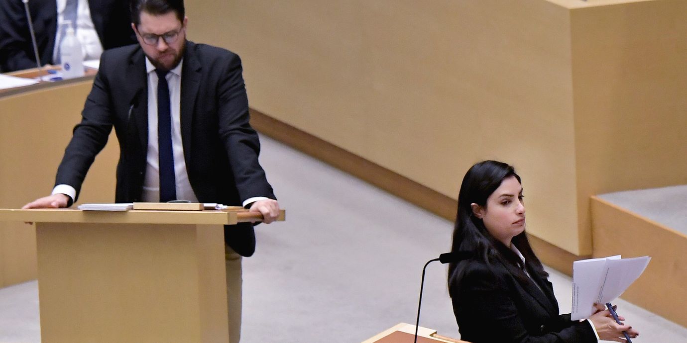 Sverigedemokraternas partiledare Jimmie Åkesson och Vänsterpartiets partiledare Nooshi Dadgostar.