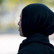 Kvinna med hijab.