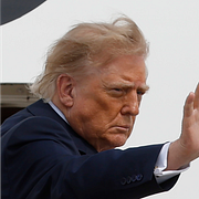 Donald Trump hyllar den bortgångne kungen.