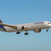 Illustrationsbild. Dreamliner i Latam Airlines regi. 