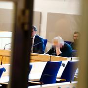 24-åringen som misstänks för dubbelmordet i Mantorp under häktningsförhandlingen i Linköpings tingsrätt. 