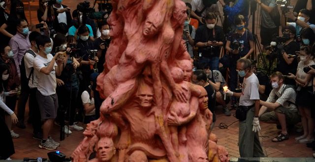 Statyn Pillar of Shame.  Kin Cheung / TT NYHETSBYRÅN
