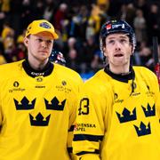 Filip Berglund deppar efter matchen mot Schweiz i Globen i kväll. 
