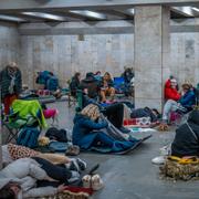 Kyivborna tog sin tillflykt till tunnelbanan under attackerna.