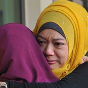 Sex elever och en lärare från en skola i Singapore dog i skalvet.