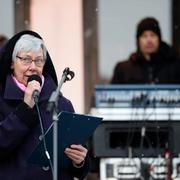 Madeleine Leijonhufvud talar vid en manifestation mot sexuellt våld på Medborgarplatsen i Stockholm, 2014.