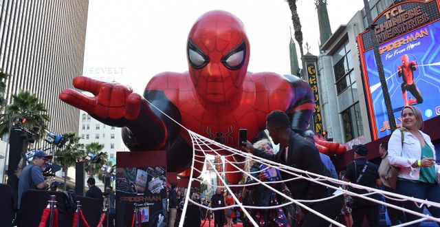 Arkivbild. En uppblåsbar Spindelmannen vid premiären av filmen ”Spider-Man: Far From Home”, 2019.  CHRIS DELMAS / AFP