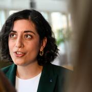 Nuvarande partisekreteraren Simona Mohamsson  intervuas efter att hon presenterats som valberedningens förslag till ny partiledare under en pressträff.