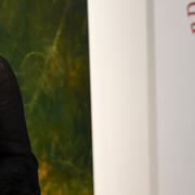 Kulturminister Amanda Lind (MP) när hon i går delade ut Svenska PEN:s Tucholskypriset till den fängslade förläggaren Gui Minhai.
