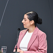 Utredaren Eva Broström och utbildningsminister Simona Mohamsson (L).