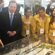 Statsminister Stefan Löfven var med när Ikea visade upp en modell av sitt kommande varuhus i Indien i samband med industrimässan Make in India 2016.