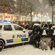 En bild på Vilma Andersson och en bild från minnesstunden för den mördade kvinnan i Rönninge. 