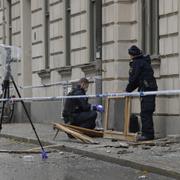 Polisen arbetar på plats där en sprängning ägde rum i natt på Södermalm.