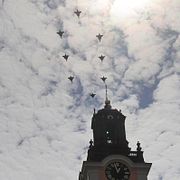 Överflygningar av Stockholms slott som en del av firandet av Flygvapnet 100 år.