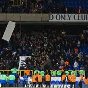 Här faller skyltarna på White Hart Lane.