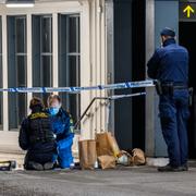 Polisens kriminaltekniker arbetar efter skjutningen i Lund.